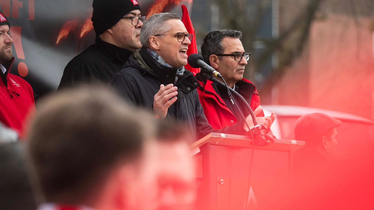 Am Mikro: Thorsten Gröger, IG Metall-Bezirksleiter