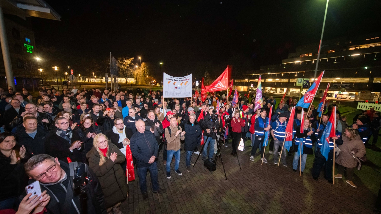 Kundgebung in Wolfsburg: "Stoppt den Kahlschlag"