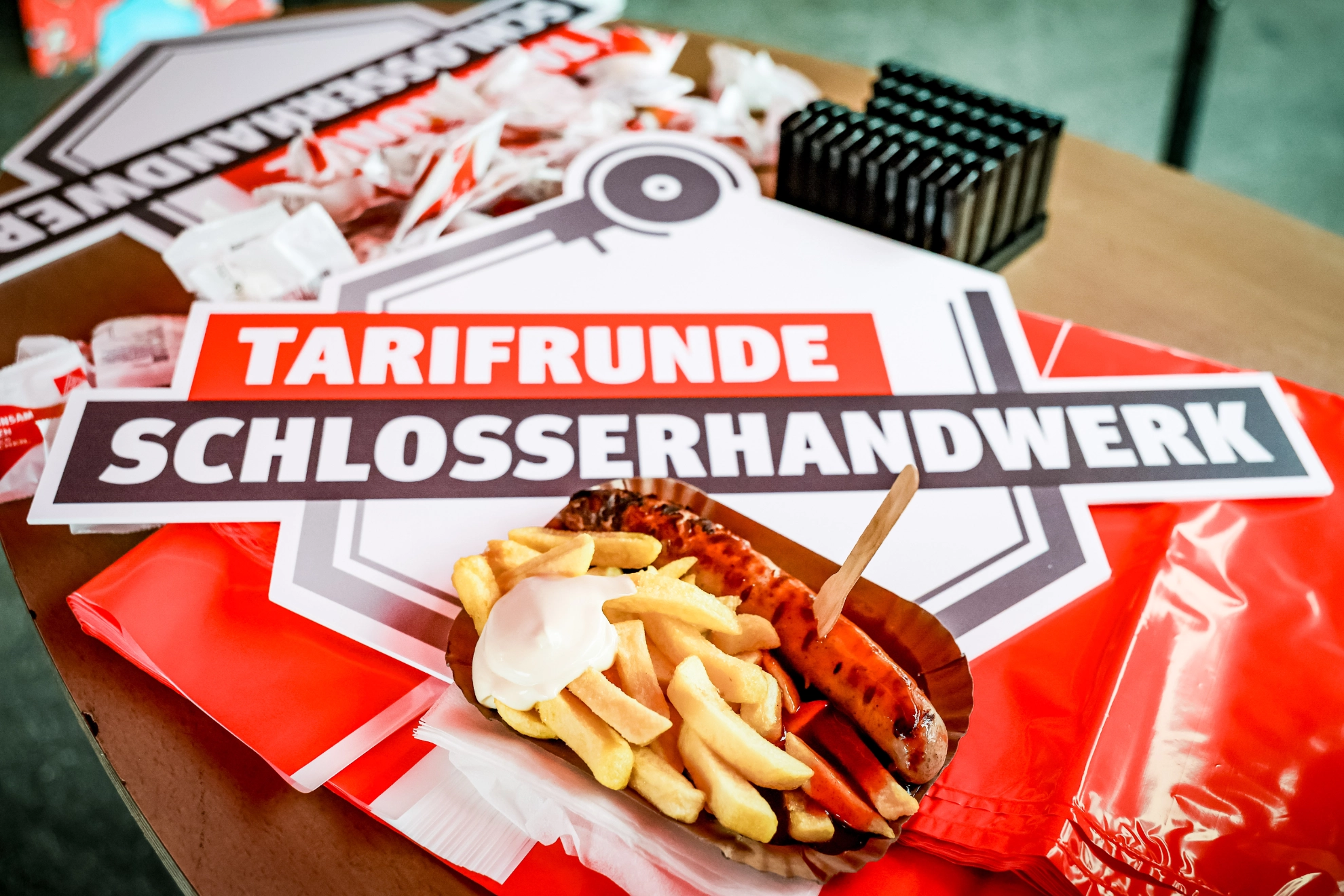 Schlosser Tarifrunde 2025 Warnstreik