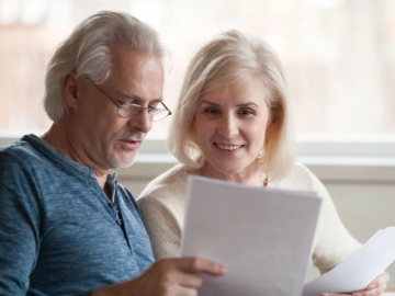 Metallerinnen  und Metaller helfen bei Rentenfragen